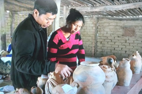 Muestra de arte wichí en el Mercado Artesanal de Salta 