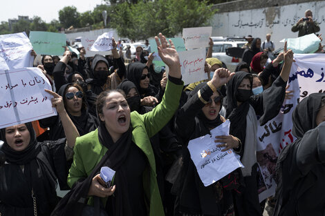 Las mujeres afganas son blanco de los talibanes.