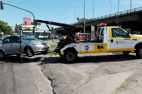 Denuncian que el sistema de acarreo de autos en CABA es "delincuencial"