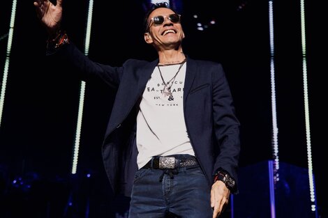 Video: Marc Anthony pidió aguardiente y recibió un botellazo en pleno show