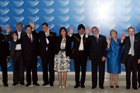 Los mandatarios regiolanes durante el lanzamiento de UNASUR en 2008