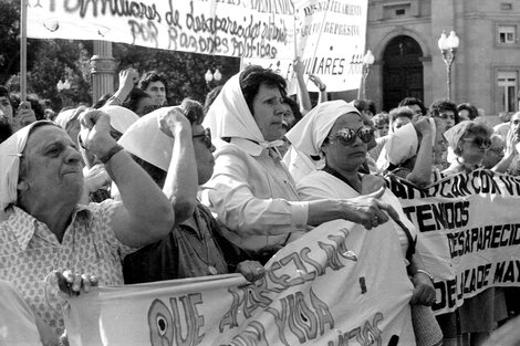 La Secretaría de Derechos Humanos pidió  que se investigue si la infiltrada en Madres participó de los secuestros en la Iglesia de la Santa Cruz