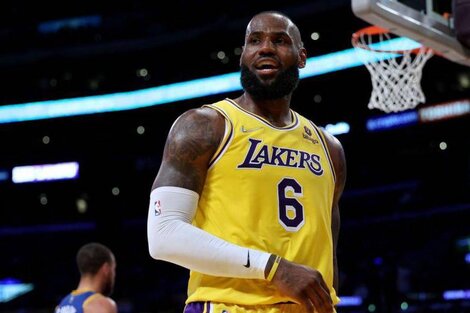 LeBron renovó su contrato y dio el primer paso para jugar con su hijo 