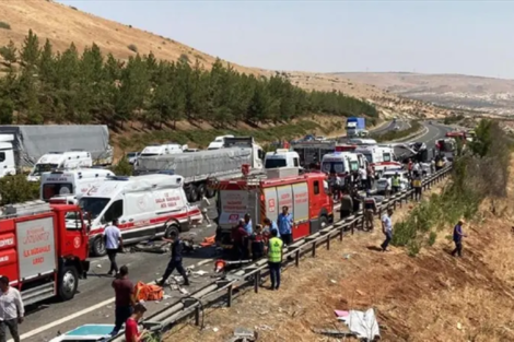 Turquía: 15 muertos y 22 heridos en un accidente de tránsito en la ruta