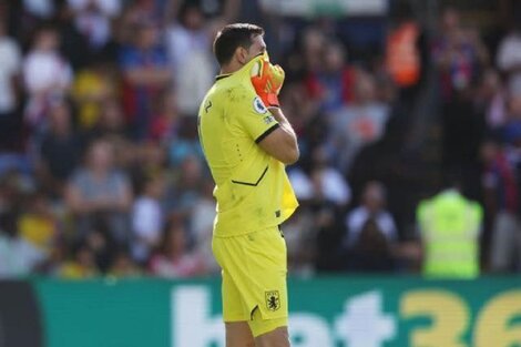 Dibu Martínez atajó un penal, pero Aston Villa igual perdió