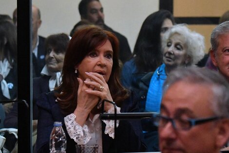 Cristina Kirchner en un momento del juicio junto a su abogado Carlos Beraldi.