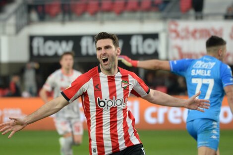 Boselli se llena la boca de gol en el éxito del Pincha en La Plata