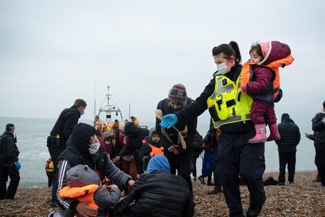 Récord: casi 1300 migrantes cruzaron el canal de la Mancha en 24 horas