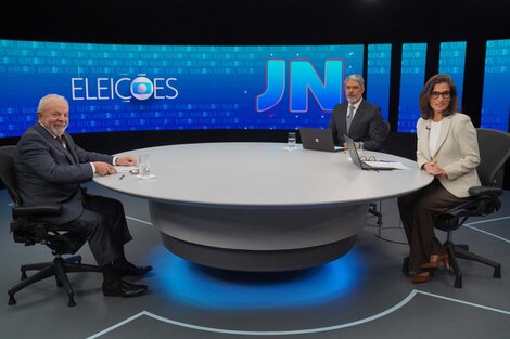 Lula (izq.)  con William Bonner y Renata Vasconcellos en Jornal Nacional.