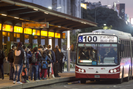 Lockout de colectivos: el gobierno no descarta recortar frecuencias y recorridos