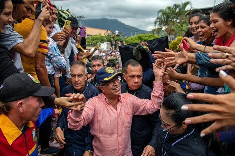 Colombia: la tregua pedida por Gustavo Petro y los 15 mil documentos desclasificados | “Que el Catatumbo sea la capital nacional de la paz”, dijo el flamante presidente | Página12