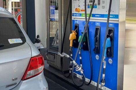 El impuesto sobre los combustibles líquidos, postergado hasta el 1 de octubre (Foto: NA).