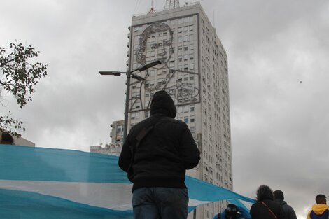 De diseño racionalista se inauguró en 1936, tiene 93 metros de altura y 22 pisos, "es un ejemplo de arquitectura de primerísimo nivel”.