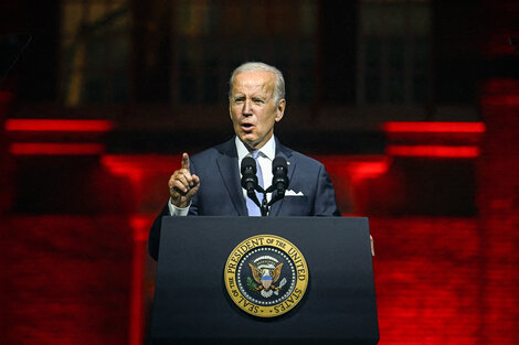 Biden llamó a defender la democracia en Philadelphia.