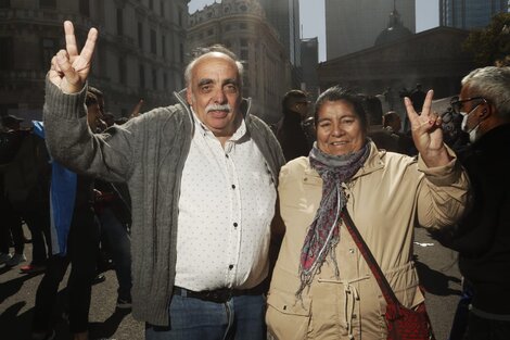 Carlos y Marta, Comunidad indígena Arabela. San Esteban - Córdoba. "Vinimos porque esto que paso ayer nos hace daño a todos."