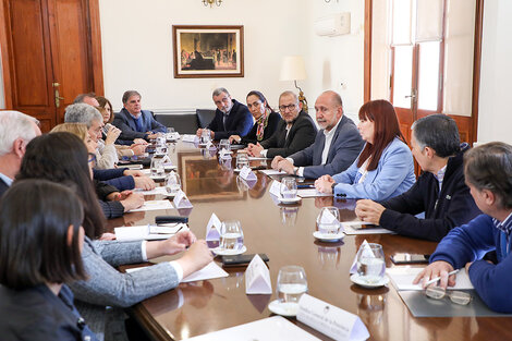 El gabinete provincial reunido ayer en Casa Gris.