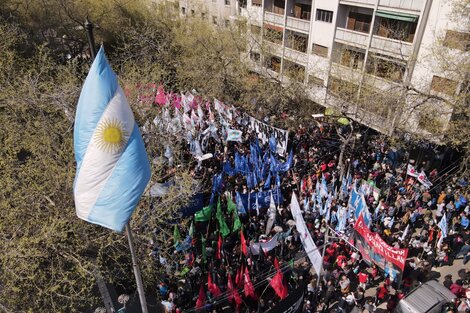 Mendoza: el gobierno desoyó el feriado, pero hubo marchas por Cristina Kirchner