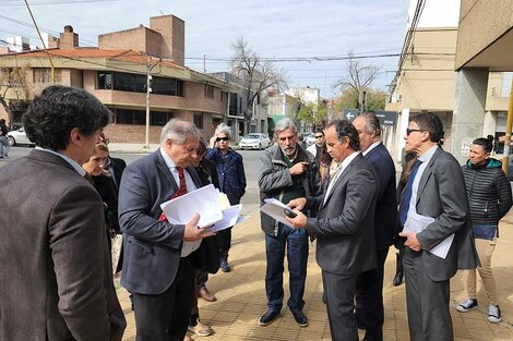 Dos jueces y un sobreviviente en el lugar de la cacería la zona 