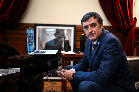 "Estable, bajo tratamiento por neumonía": último parte médico de Esteban Bullrich