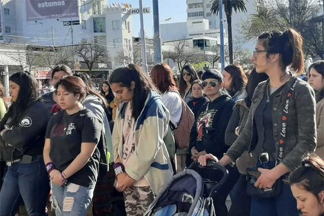 Movilización frente a la Jefatura de Policía de Rafaela por Fabiana Luna.