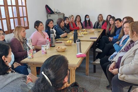 Las mujeres durante la reunión mantenida para conocer sobre la denuncia.