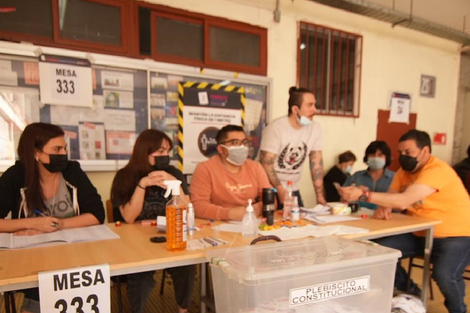 Chile | Histórica participación electoral en plebiscito, con más del 85%  