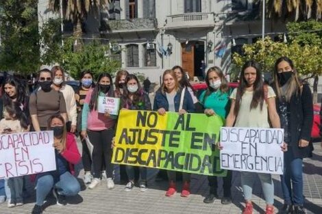 Siguen los reclamos por los ajustes y falta de pago en discapacidad