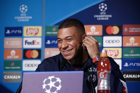 Mbappé, en conferencia de prensa, se burló de la crisis ambiental (Foto: AFP). 