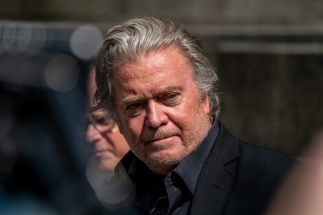 Steve Bannon fue acusado de fraude y malversación de fondos para construir el muro entre México y EE.UU.