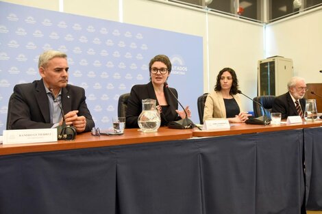 En el panel, Ramiro Gutiérrez, Gisela Marziotta, Paula Penacca y Eduardo Barcesat.