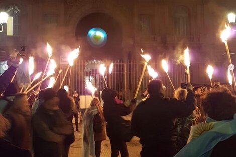 Revolución Federal no se hace cargo del accionar de los manifestantes que participan de sus actividades. Imagen: @revolucionfederal_