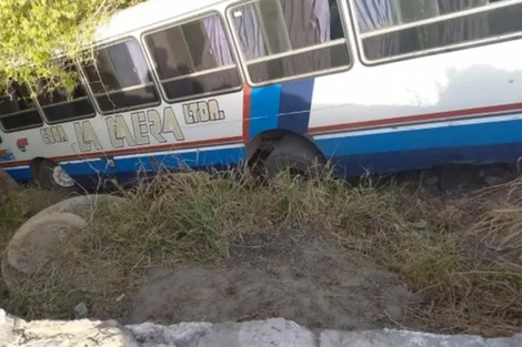 Un colectivo cayó a un barranco en Córdoba y más de 16 personas resultaron heridas