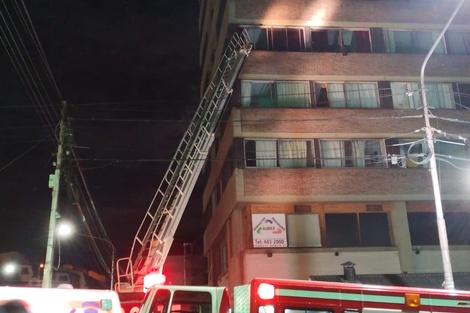 Bariloche: más de 50 personas afectadas por un incendio en un local comercial