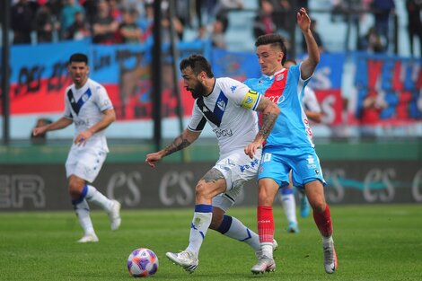 Arsenal y Vélez igualaron en un final con polémica