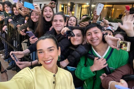 Dua Lipa llegó a la Argentina y desató la emoción de sus fanáticos | Se presenta en el Campo Argentino de Polo | Página12