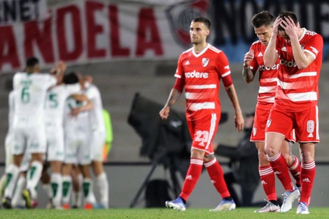 River sigue sin reaccionar y perdió ante Banfield