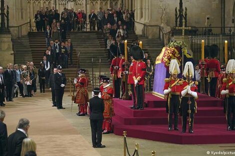 Los funerales de Estado se financian con fondos públicos, pero no se informa sobre el costo que tienen. Se puede hacer un cálculo a partir de lo que se estima costaron funerales anteriores.(Foto:EFE) 