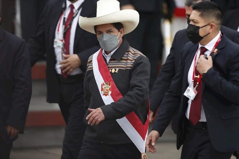 Choques con el Congreso y presión de la derecha para adelantar las elecciones: el panorama político de Perú 