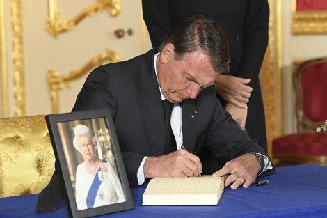 En el Reino Unido, Bolsonaro recalcó que la mayoría de los brasileños no acepta discutir la legalización del aborto, la despenalización de las drogas y la llamada "ideología de género". (Foto: Jonathan Hordle/AFP)