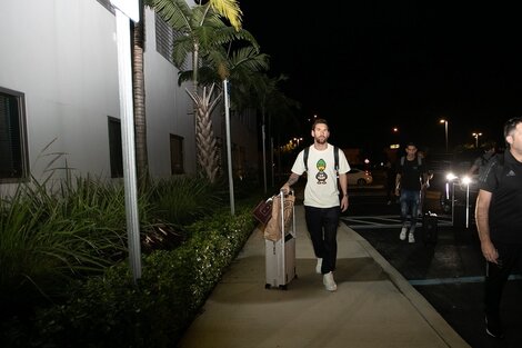 Messi, junto a Di María, antes de entrar a la concentración de la Selección en Miami