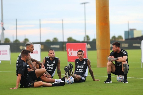 Lo Celso, Paredes, Otamendi, Di María y Messi.