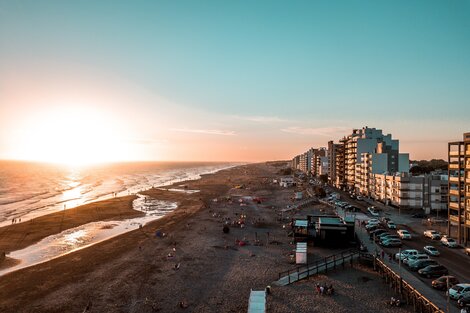 Verano 2023: cuáles son los precios para alquilar una carpa en la playa en temporada