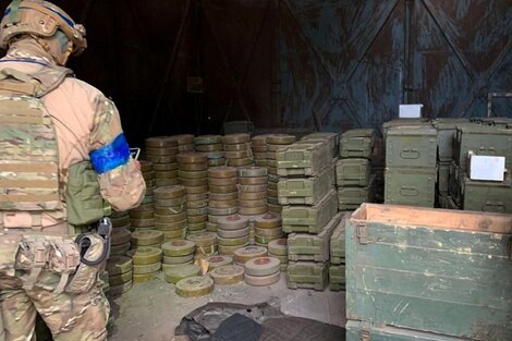 Artillería hallada por fuerzas de combate ucranianas (Foto: AFP).