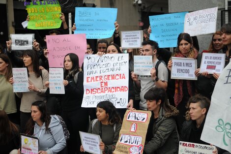 Nuevas protestas por los retrasos en pagos de prestaciones de discapacidad