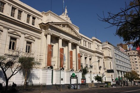 Al momento del trágico hecho, el estudiante estaba acompañado por su pareja, y gracias a eso se pudo dar rápido aviso a los familiares, quienes se acercaron hasta el lugar. 