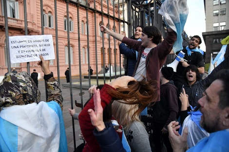 Revolución Federal: La mira en el financiamiento del grupo que saca la violencia a la calle