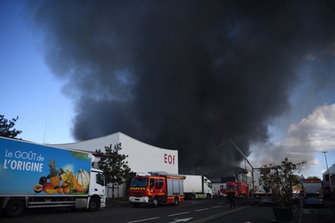 Francia: se incendió uno de los mercados de productos frescos más grandes del mundo