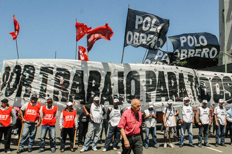 Unidad Piquetera corta la Avenida 9 de Julio y evalúa un acampe