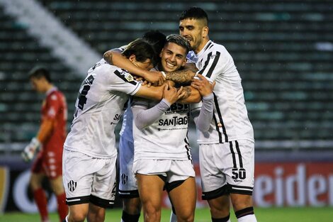 Tres goles del sobrino nieto de Maradona para Central Córdoba