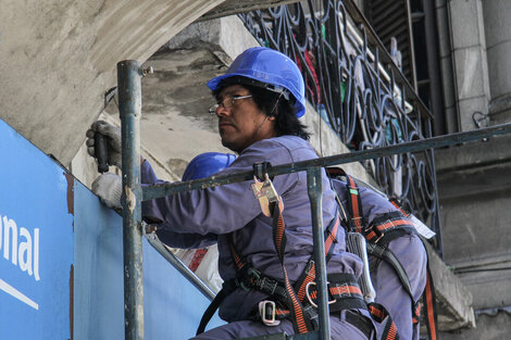 El 44 por ciento de los trabajadores se desempeña en puestos informales o precarios